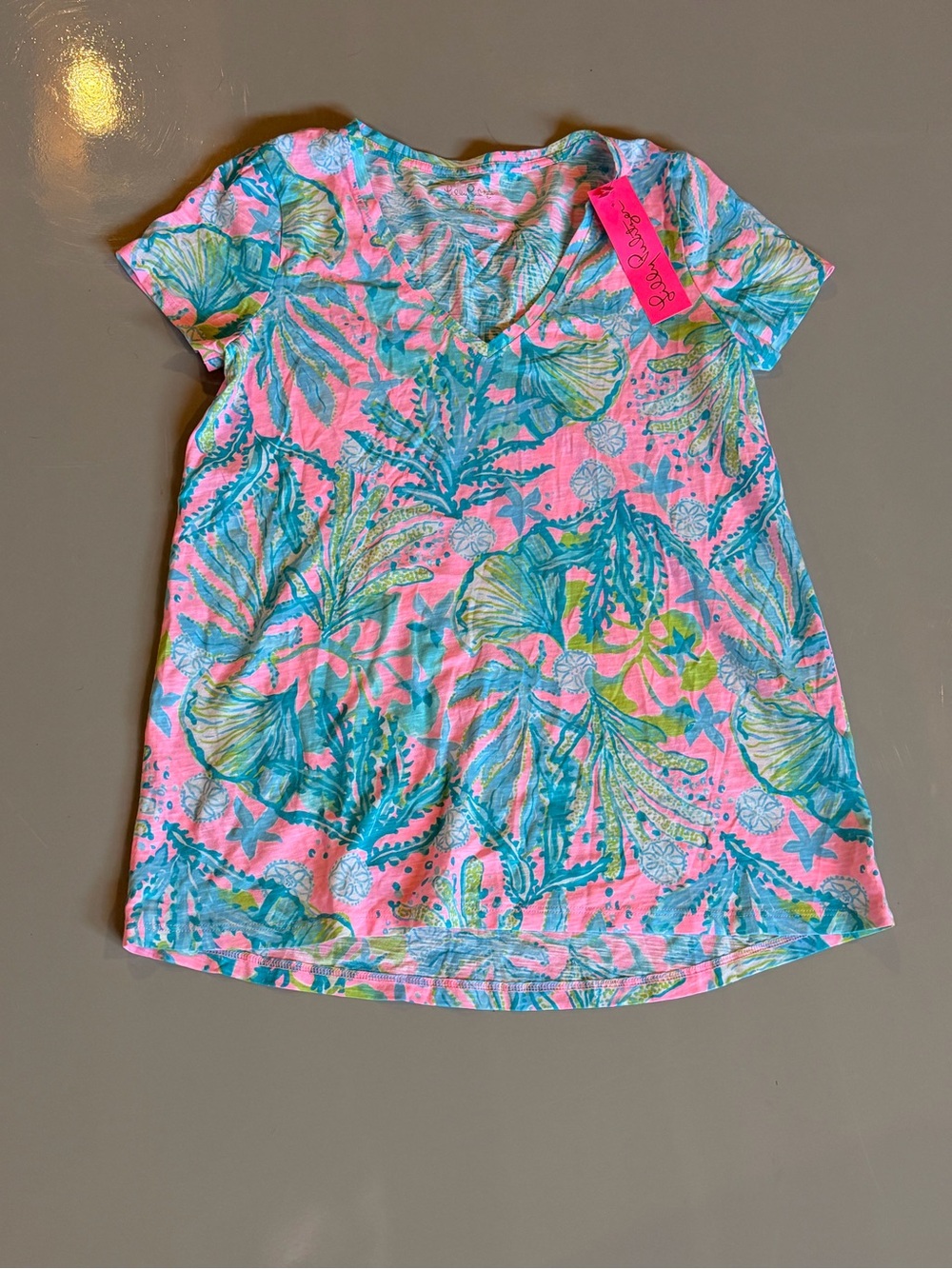 Lilly Pulitzer V-Neck Etta tee in Mandevilla  Baby